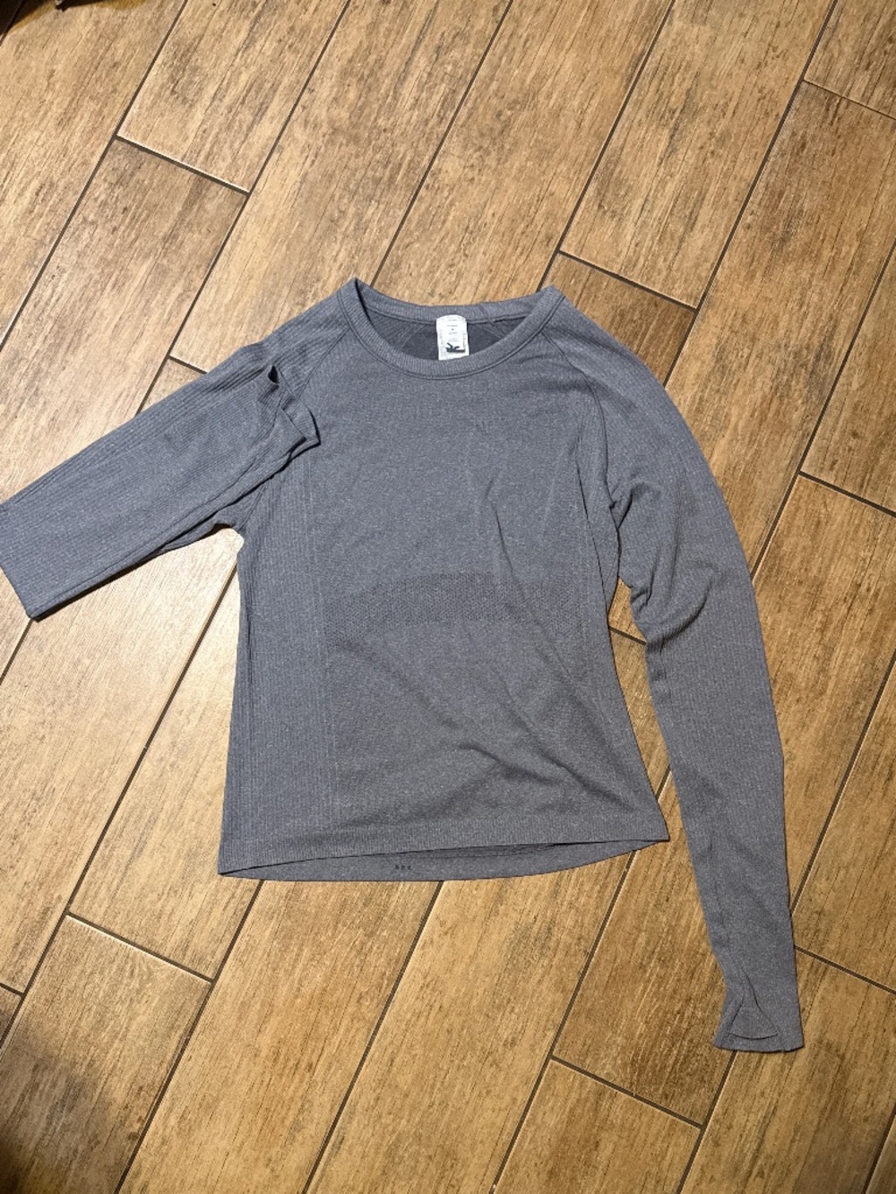 Old Navy active Seamless go-dry alethic long sleeve with thumb holes